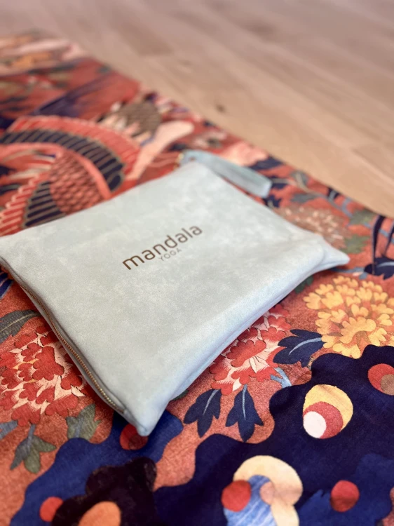 Antypoślizgowa mata podróżna do jogi SAKURA TRAVEL 1mm MandalaYoga.pl1.jpg